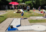 Oliver Gut spielt den Winkel als Vorbeitung für die Deutschen Minigolfmeisterschaften System Cobigolf.